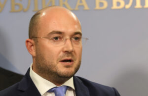 Поклон пред паметта на жертвите на комунистическия режим, написа във Фейсбук министърът на правосъдието Георги Георгиев