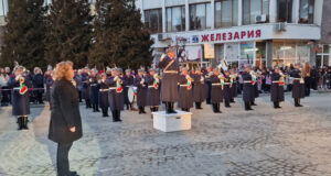 Председателят на Народното събрание Наталия Киселова прие строя на представителните роти на Българската армия в Самоков