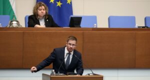 Председателят на парламента Наталия Киселова даде 30 минути почивка, след като се оказа, че в залата няма кворум