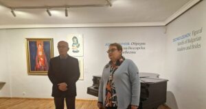 Проф. Чавдар Попов за изложбата "Образни мотиви на български моми и невести": Дечко се отличава с изключителни пластика и артистизъм