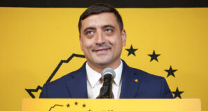 Румънската крайнодясна опозиция отлага внасянето на вот на недоверие в опит да събере повече гласове