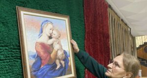 С изложба на ръкоделия от Хасково Регионална библиотека „Христо Смирненски“ посреща мартенските празници