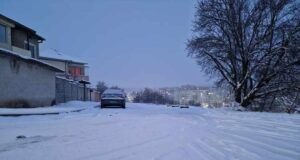 Седем автомобила са закъсали на главния път Русе - Варна поради усложнената пътна обстановка в област Разград