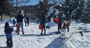 Снежен човек с височина 264 см измериха в зимно състезание в Търговище