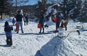 Снежен човек с височина 264 см измериха в зимно състезание в Търговище