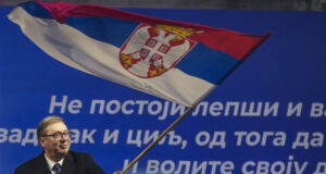 Сръбският президент Александър Вучич пътува с влак за митинга в Сремска Митровица