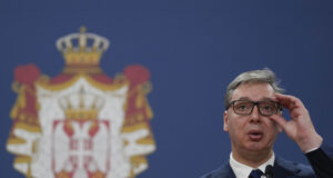 Сръбският президент планира да напише книга как се води борба с цветните революции