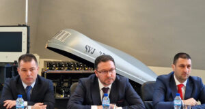 Темата за антидрон защитата става сериозна и за летищата, и за стратегическите обекти, каза в Самоков министър Даниел Митов