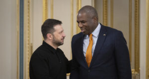 Украинският президент Зеленски се срещна с британския външен министър