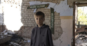 Украйна съобщи, че е върнала 12 деца, депортирани от Русия