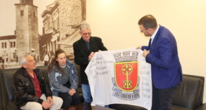 Участниците в експедиция „Килиманджаро“ от Хасково върнаха знамето на града, което развяха на връх Ухуру