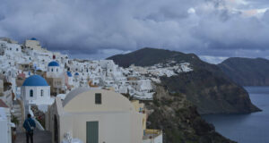 Училищата на гръцкия остров Санторини и близките острови ще останат затворени до 14 февруари заради сеизмична активност