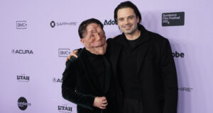 Филмовата индустрия трябва да престане да гледа на уврежданията като риск, каза актьорът Адам Пиърсън