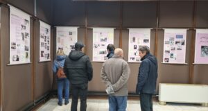 Фотодокументалната изложба "Обич за обич", посветена на Петя Йорданова и Евтим Евтимов, е подредена в Добрич