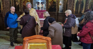 Христос ни подава ръка, дано разберем неговия повик, каза в словото си към миряните в Търговище отец Славчо Проданов на Сретение Господне