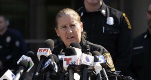 Шефката на пожарната в Лос Анджелис бе уволнена след най-унищожителните горски пожари в историята на града