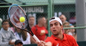 Янаки Милев ще доиграе утре срещата на двойки с Александър Василев на турнир по тенис в Анталия, отпадна на сингъл