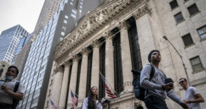 АП: "Дау Джоунс" пада с близо 650 пункта на фона на опасенията за икономиката след новите мита на Тръмп