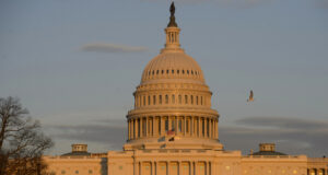 Американският Сенат разчисти ключово препятствие по пътя към избягването на правителствена парализа