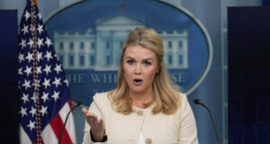 Белият дом заяви, че някои федерални съдии действат като "партийни активисти" и призова Върховния съд да вземе мерки