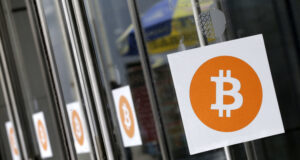 Биткойнът поевтинява въпреки плановете на САЩ за стратегически резерв, но оптимизмът не изоставя инвеститорите