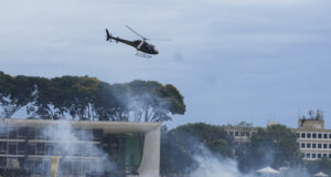Бразилският върховен съд ще разгледа на 25 март дали да започне процес срещу Болсонаро