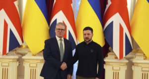 Британският премиер Стармър е разговарял по телефона с Тръмп и Зеленски