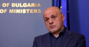 В напреднал етап сме за привличане на инвестиция "от изток" в областта на полупроводниците, заяви вицепремирът Томислав Дончев