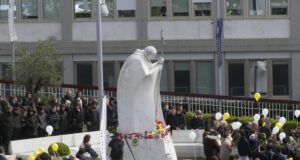 В послание към вярващите папа Франциск каза, че е "изправен пред изпитание"