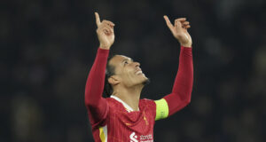 Върджил Ван Дайк все още няма идея дали ще остане в Ливърпул през следващия сезон