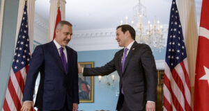 ДОПЪЛНЕНА
                                                                                                Държавният секретар на САЩ изрази пред турския си колега безпокойство от арестите и протестите в Турция