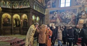 Да противопоставим балсама на всеопрощението на враждите, завистта и войните в глобалното ни семейство, призова отец Славчо Проданов в Търговище