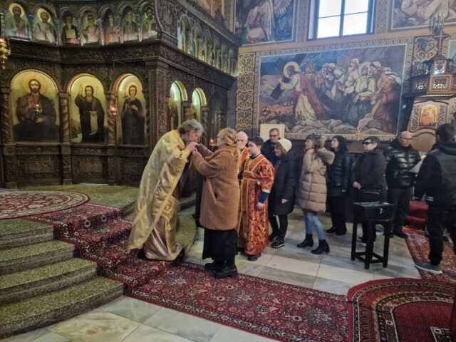 Да противопоставим балсама на всеопрощението на враждите, завистта и войните в глобалното ни семейство, призова отец Славчо Проданов в Търговище