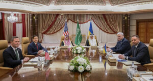 Делегациите на САЩ и Украйна на срещата си в Джеда