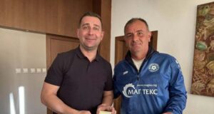 Децата и треньорът от ДЮШ Рилски спортист (Самоков) бяха поздравени от кмета на община Самоков Ангел Джоргов