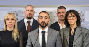 Директорът на Столичното предприятие за третиране на отпадъци Николай Савов възможно най-бързо трябва да си подаде оставката, заявиха от ГЕРБ-СДС в СОС