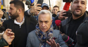 Жалбата на Калин Джорджеску срещу решението за отхвърлянето на кандидатурата му на президентските избори бе внесена в Конституционния съд