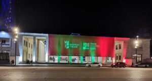 Знакови сгради в Тирана бяха осветени в бяло, зелено и червено по случай Трети март