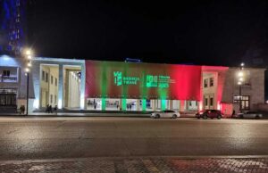 Знакови сгради в Тирана бяха осветени в бяло, зелено и червено по случай Трети март