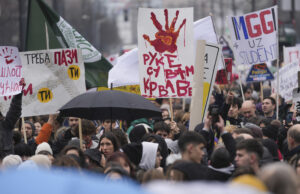 Използвано ли е звуково оръжие срещу протестиращите в Белград (ВИДЕО)