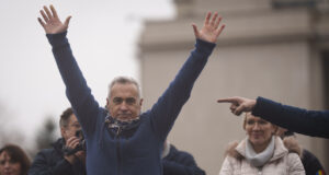 Калин Джорджеску заяви, че се прави опит да бъде блокирана кандидатурата му за президентските избори