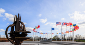 КосоваПрес: Колко ще продължат бомбардировките? Какво може да се случи по пътя?", спомени за 24 март 1999 г. от щаба на НАТО