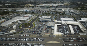 Купувачите на автомобили в САЩ са изправени пред по-високи цени и по-малък избор след митата за внос на автомобили, отчитат експерти