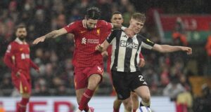 Левият защитник на Нюкасъл Люис Хол ще пропусне остатъка от сезона заради контузия