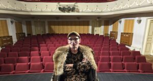 Моноспектакълът е най-голямата ръкавица, която може да хвърлиш в лицето на един актьор, каза Георги Грозев преди премиерата на "Последният танц на Нижински"