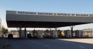 Интензивен е трафикът за товарни автомобили на изход на някои от граничните пунктове с Турция и Сърбия