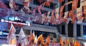 ОБНОВЕНА Голям протест на опозиционната Народнорепубликанска партия се състои в центъра на Анкара