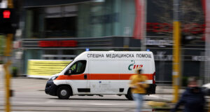 ОБНОВЕНА Осемгодишно дете е в тежко състояние след катастрофа в Мездра