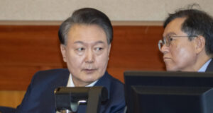 ОБНОВЕНА Съд отмени заповедта за ареста на отстранения с импийчмънт президент на Южна Корея, адвокатите му поискаха да бъде пуснат на свобода незабавно