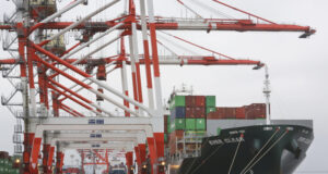 Икономическата активност в промишления сектор в Япония спада, сочи проучване